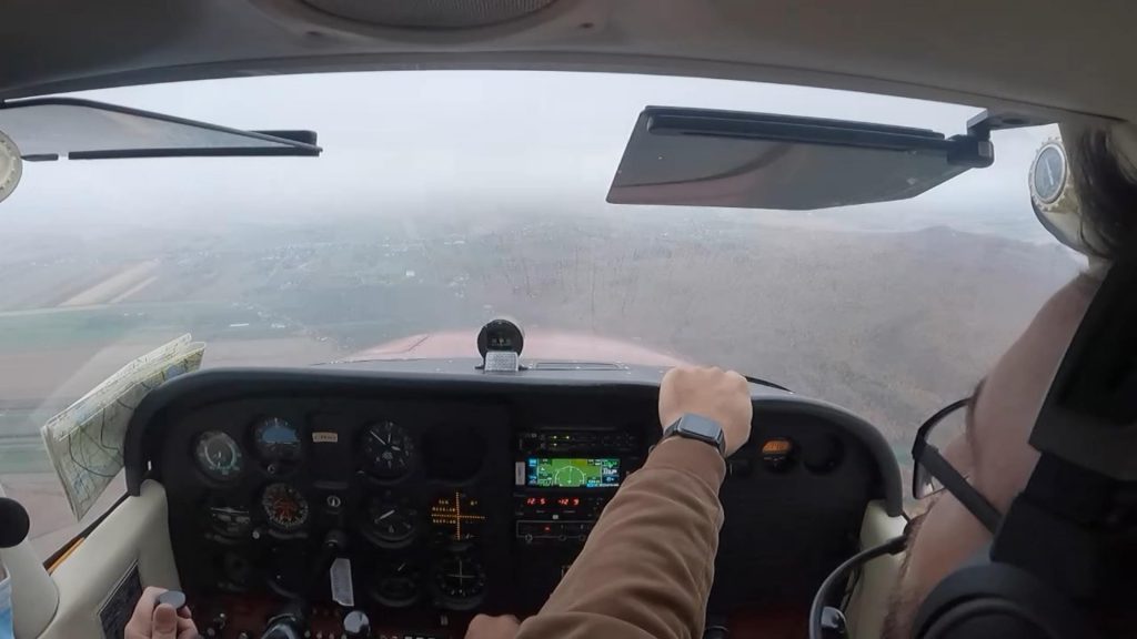how to make turns on the Cessna 172